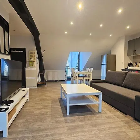 Apartamento La Tour Des Graffitis -t2-wi-fi Sedán