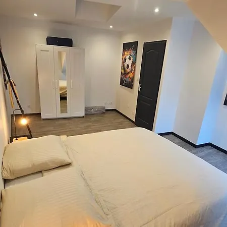 La Tour Des Graffitis -t2-wi-fi Sedan