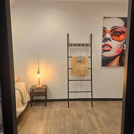 La Tour Des Graffitis -t2-wi-fi Sedan